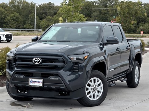 Used 2025 Toyota Tacoma SR5 image 2