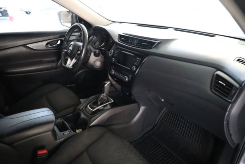 Used 2018 Nissan Rogue SV w/ Premium Package image 13