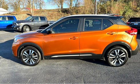 Used 2019 Nissan Kicks SR w/ SR Premium Package image 2