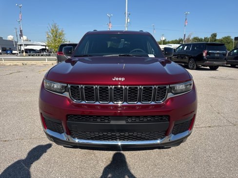 New 2025 Jeep Grand Cherokee L Laredo image 2