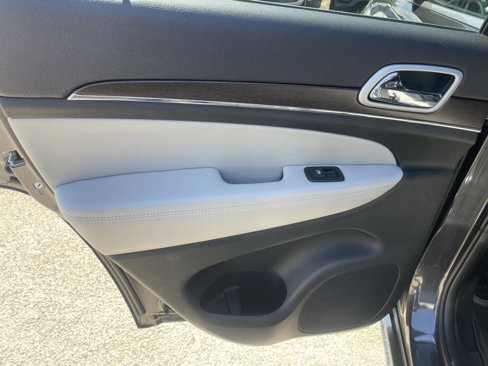Used 2018 Jeep Grand Cherokee Limited image 22