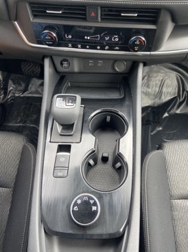 Used 2024 Nissan Rogue SV image 19