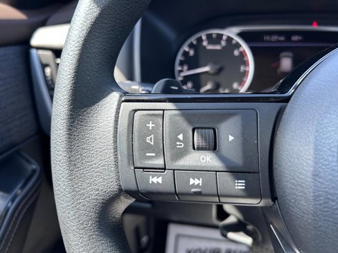 Used 2023 Nissan Rogue SV image 10