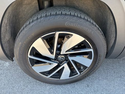 Certified 2025 Volkswagen Atlas SEL image 36