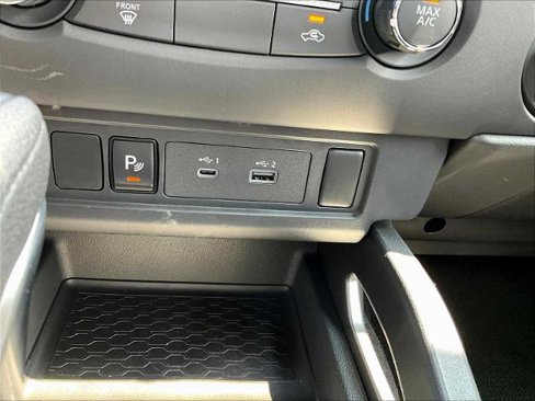Certified 2025 Nissan Frontier SV image 25
