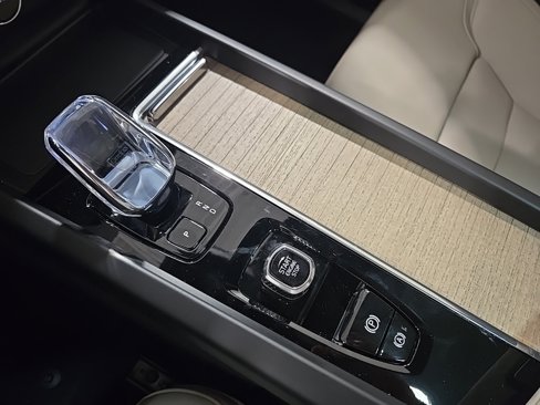 New 2026 Volvo XC60 B5 Plus w/ Climate Package image 14