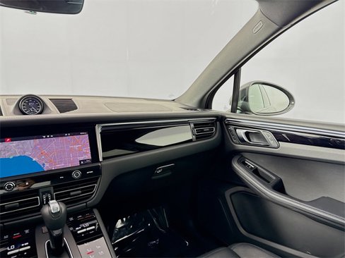 Used 2023 Porsche Macan Turbo image 20