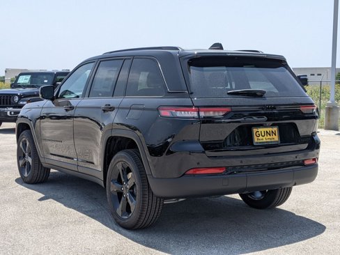 New 2025 Jeep Grand Cherokee Limited w/ Black Appearance Package image 5