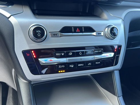 Used 2022 Ford Explorer XLT image 29