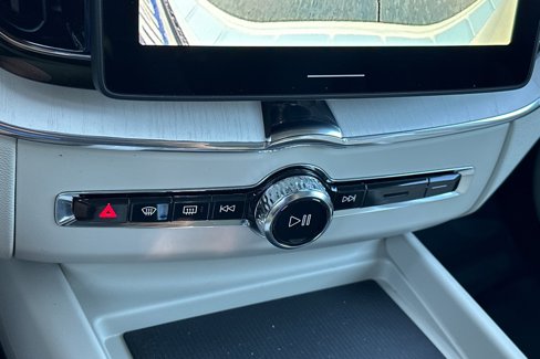 New 2026 Volvo XC60 B5 Ultra w/ Protection Package Premier image 18