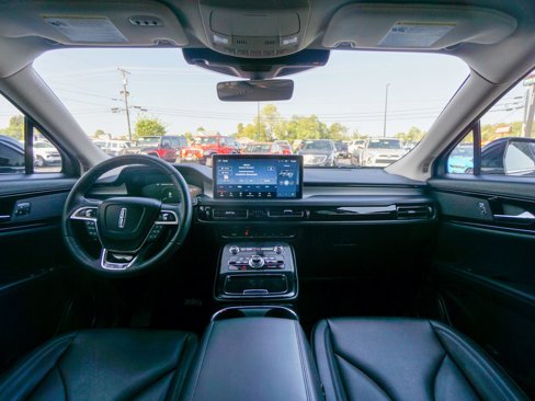 Used 2022 Lincoln Nautilus AWD w/ Premium Package image 2