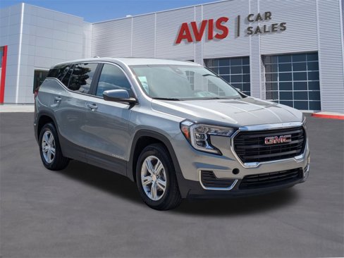 Used 2024 GMC Terrain SLE image 3