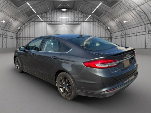 Used 2018 Ford Fusion SE w/ Equipment Group 201A image 4