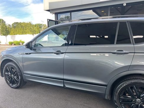 Used 2022 Volkswagen Tiguan SE R-Line image 7