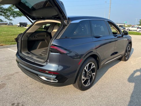 Used 2024 Lincoln Nautilus Premier image 16
