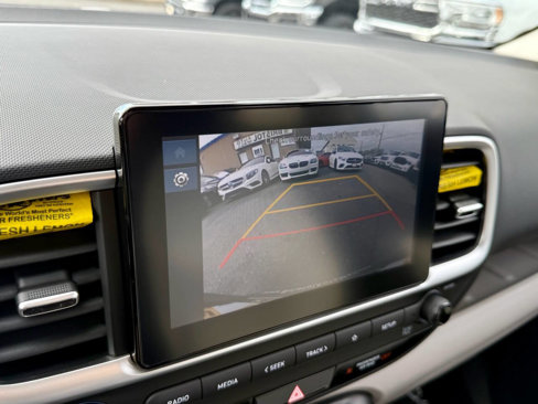 Used 2024 Hyundai Venue SEL image 29