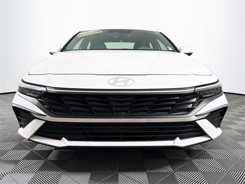 Used 2024 Hyundai Elantra SEL image 11