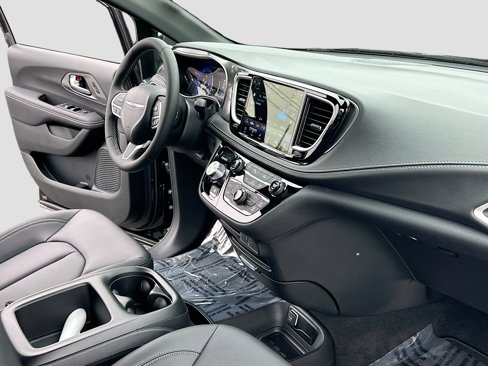 New 2026 Chrysler Pacifica Select image 5