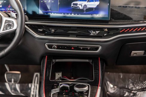 Used 2025 BMW X7 M60i w/ Climate Comfort Package image 42