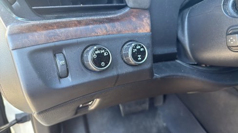 Used 2015 Cadillac Escalade Premium image 16