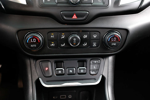 Used 2018 GMC Terrain SLE w/ Driver Convenience Package image 31