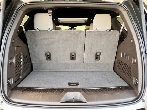 Used 2021 Chevrolet Tahoe LT w/ LT Signature Package image 9