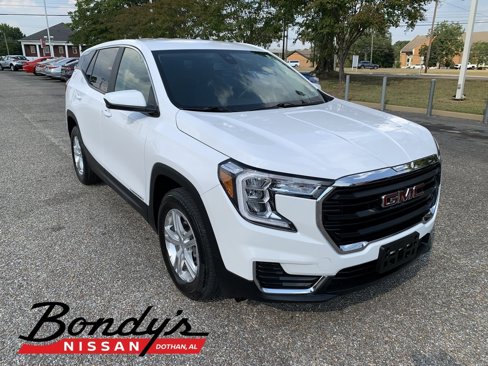 Used 2024 GMC Terrain SLE image 1