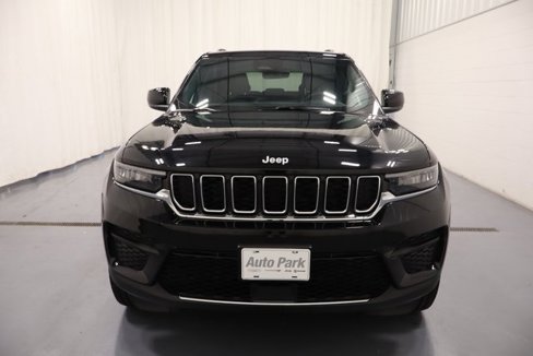 New 2025 Jeep Grand Cherokee Laredo image 3