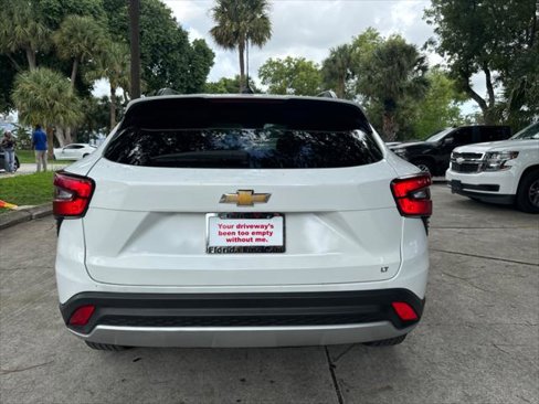 Used 2025 Chevrolet Trax LT image 7