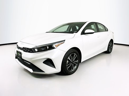 Used 2024 Kia Forte LXS image 3