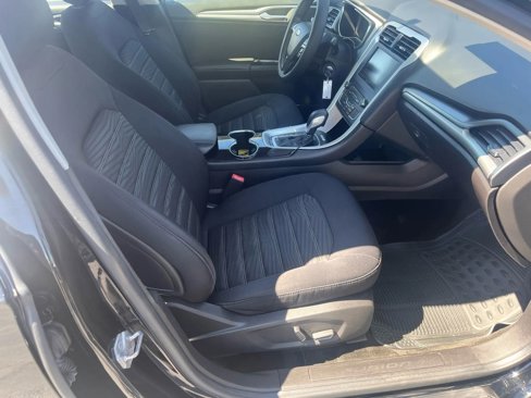 Used 2016 Ford Fusion SE image 27