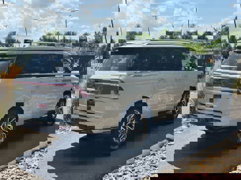 New 2025 Lincoln Navigator L Reserve image 5