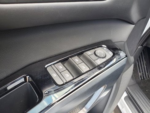 New 2025 Nissan Pathfinder SL image 13