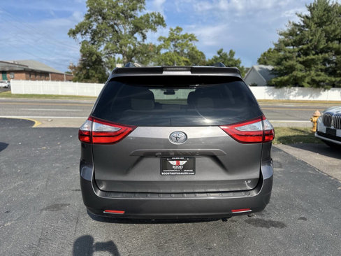 Used 2018 Toyota Sienna LE image 6