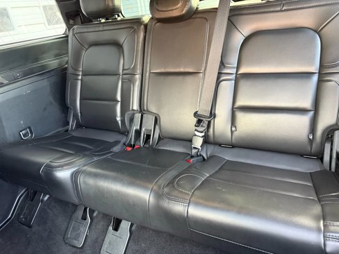 Used 2021 Lincoln Navigator Reserve image 12