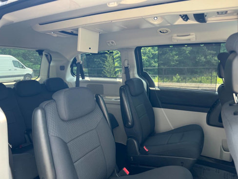 Used 2010 Dodge Grand Caravan Crew w/ Entertainment Group 2 image 19