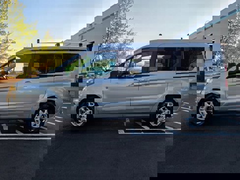 Used 2015 Ford Transit Connect XLT image 3