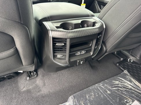 New 2026 RAM 1500 4x4 Crew Cab image 9