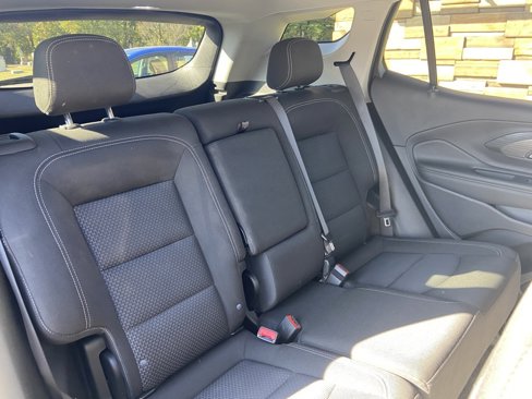 Used 2024 GMC Terrain SLE image 27