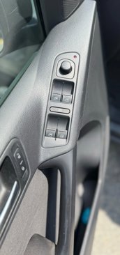 Used 2015 Volkswagen Tiguan S image 22