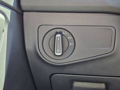 Used 2020 Volkswagen Tiguan SE w/ Panoramic Sunroof Package image 39