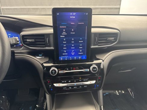 Used 2024 Ford Explorer ST w/ Technology Package image 17
