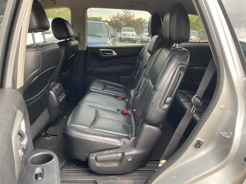 Used 2017 Nissan Pathfinder SL image 11