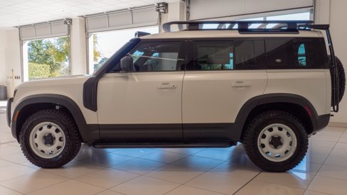 New 2024 Land Rover Defender 110 S image 4