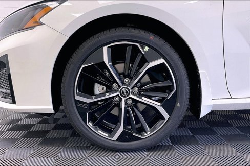 Certified 2024 Nissan Altima 2.5 SR w/ SR Premium Package image 12