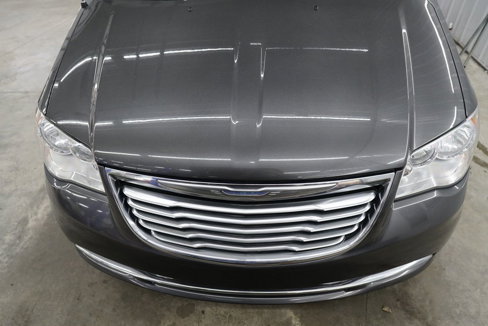 Used 2015 Chrysler Town & Country Touring-L w/ Driver Convenience Group image 4