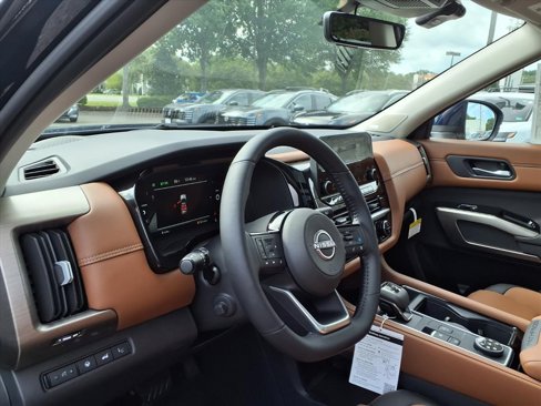 New 2025 Nissan Pathfinder Platinum image 14