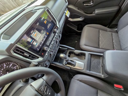 Used 2025 Nissan Frontier SV image 6