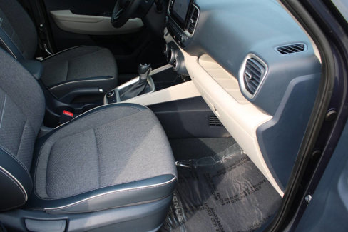 Used 2022 Hyundai Venue Limited image 8