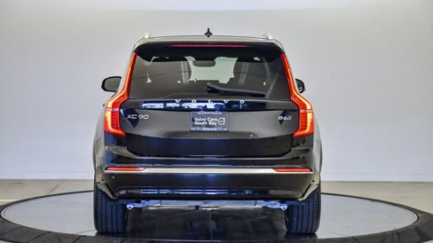 Certified 2025 Volvo XC90 B6 Plus image 3